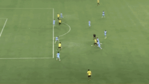 足球防守能否张开双臂？规则解读与实战情况分析