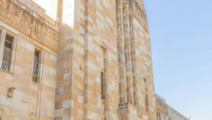 昆士兰大学有足球队吗