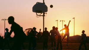 喜欢篮球的人会钟情足球吗？探寻球类爱好者的多元选择