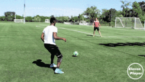 常用足球过人动作简单吗？解析其难易背后的门道