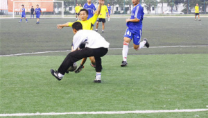 足球守门员：出击与否，时机与局势左右关键抉择