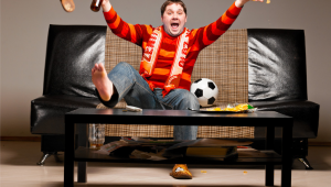 足球沙发大红色，这般色彩究竟好不好看？