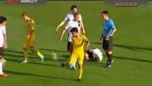 足球多人滑倒是否算犯规，这些情况你需要了解