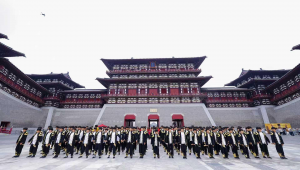 足球比赛中双截棍防守到底犯不犯规