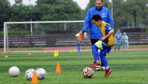 送孩子踢足球成本高吗？费用详情及影响因素深度剖析