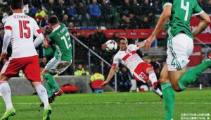 足球比赛中小臂阻挡是否算犯规，规则解读与争议探讨