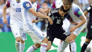 足球中存在手球这种踢法吗