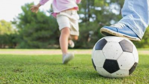 近视的人究竟可不可以踢足球？这些要点你一定要知道