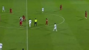 足球转场不动是否犯规？规则解读与赛场实例剖析