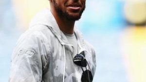 踢足球会有抬头纹吗?探究足球运动与面部纹路的关联