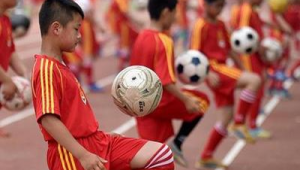 学校要求报足球班合法吗？探究背后的合理性与合规性