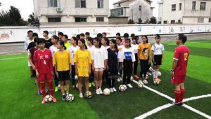 哪名足球教练曾是物理老师,背后故事引关注