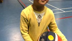 用手接足球后手疼正常吗？探究其中缘由与应对之法