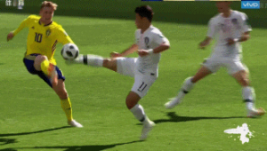 足球飞铲：究竟怎样才算黑脚犯规？