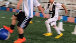 5岁男孩上场？难道不踢足球吗