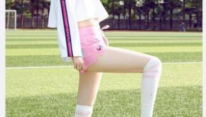 女士短裤搭配足球袜，这样穿究竟好不好看？