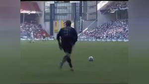 足球球不落地算犯规吗