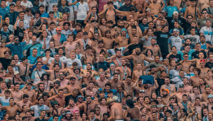 现在甲级足球比赛有吗