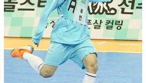 鹿晗踢足球哈哈哈哈哈的那期,精彩瞬间令人难忘