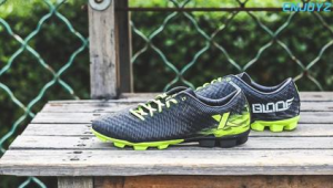 实战mg足球鞋推荐哪款，满足你对赛场表现的所有期待