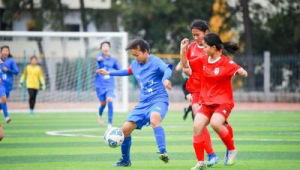 女孩踢足球比赛能带戒指吗？赛场配饰规定大揭秘