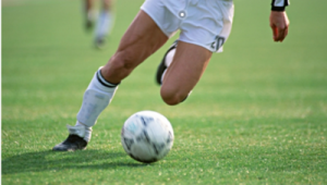 足球交换场地真的有用吗?解析场地交换对比赛的影响