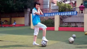 女孩踢足球有发展吗？探索足球场上的巾帼之路与无限可能