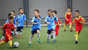 踢足球有什么特点吗