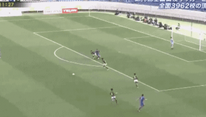 足球连续摆腿是否算犯规 探究规则界定与赛场判定