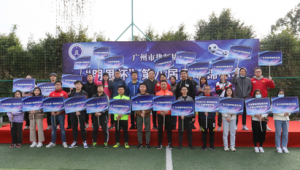 足球开球时踩中线规则探讨：究竟可不可以踩中线