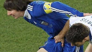 足球踢到睾丸男人真不疼？背后真相你了解多少