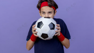 女生戴牙套能否踢足球？关于带牙套女生踢足球的那些事儿