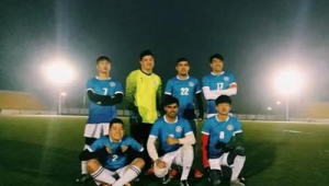 足球主裁判需掌握哪门外语，对执法国际赛事有何影响