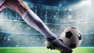 打足球时玩手机犯规吗？规则解读与赛场影响深度剖析