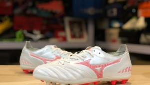 足球鞋不穿时是否要撑着?一文揭秘正确存放要点