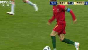 踢足球时的搞笑犯规，究竟能否让队友笑翻？