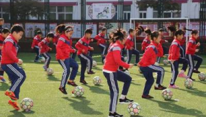 小学足球特色班需要交钱吗