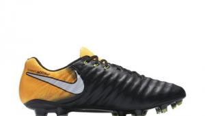 传奇足球鞋哪款宽一点好，满足不同脚型需求的选择指南