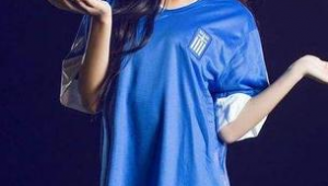 女生能用脚拉足球吗？探索足球别样玩法与女性运动潜力