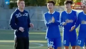 踢足球脚真的不会痛吗