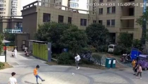 小区里能否踢足球?场地、规则、影响因素全解析