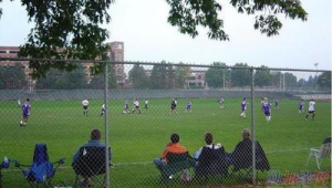 北京哪所学校足球场地是真草，快来一探究竟