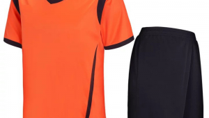 橙黑色足球服好看吗?女孩视角来揭秘