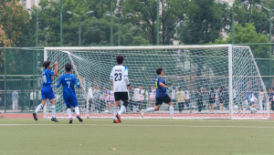 足球比赛开球瞬间:能否直接打门?