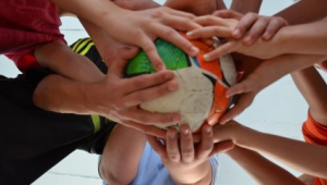 小孩胖踢足球能减肥吗