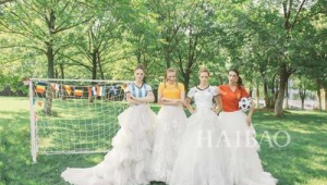 足球球衣配婚纱,这般搭配究竟能否绽放别样好看的光彩?