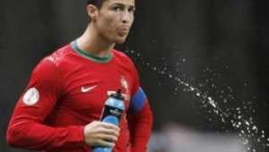 踢足球时能喝盐汽水吗？关乎运动健康的疑问解答