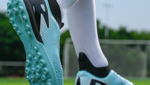 足球体验课:是否必须穿球鞋?快来一探究竟!