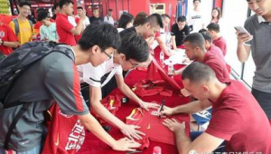 足球装备送礼品是真的吗？真相究竟如何，你知道吗？