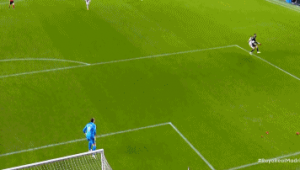 足球禁区内手球是否要点球，规则判定及争议全解析